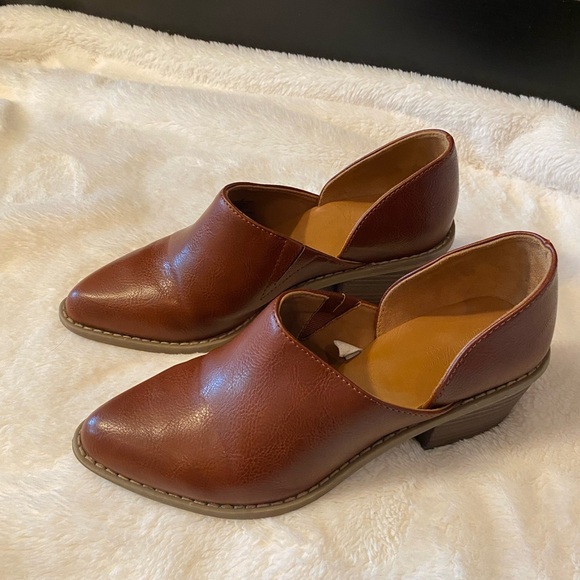 Universal Thread Women’s Boots, Size 6 - Picture 1 of 8